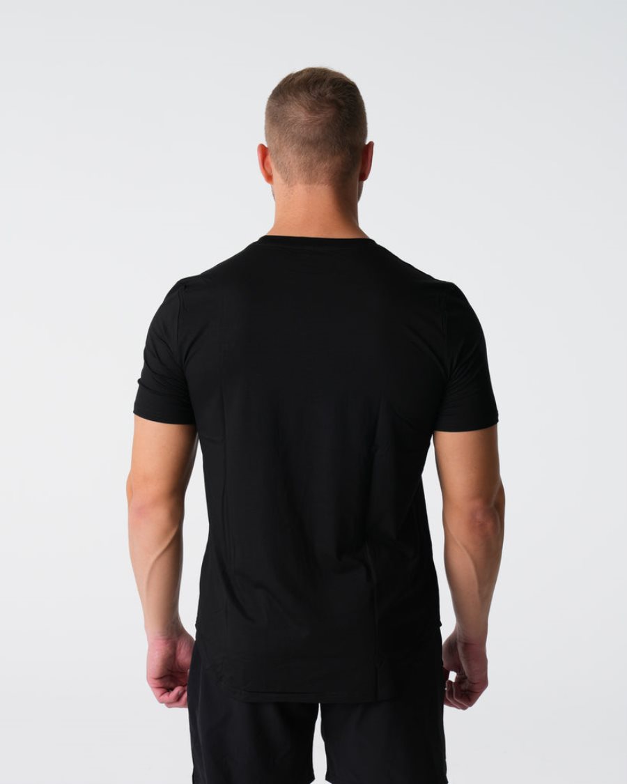 Black Men's NVGTN Tech Fitted T Shirts Dubai | tlPelKSl