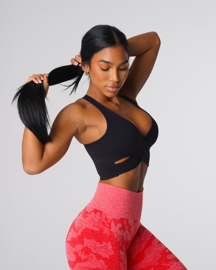 Black Women's NVGTN Radiance Sports Bra Dubai | UMe7iSBB