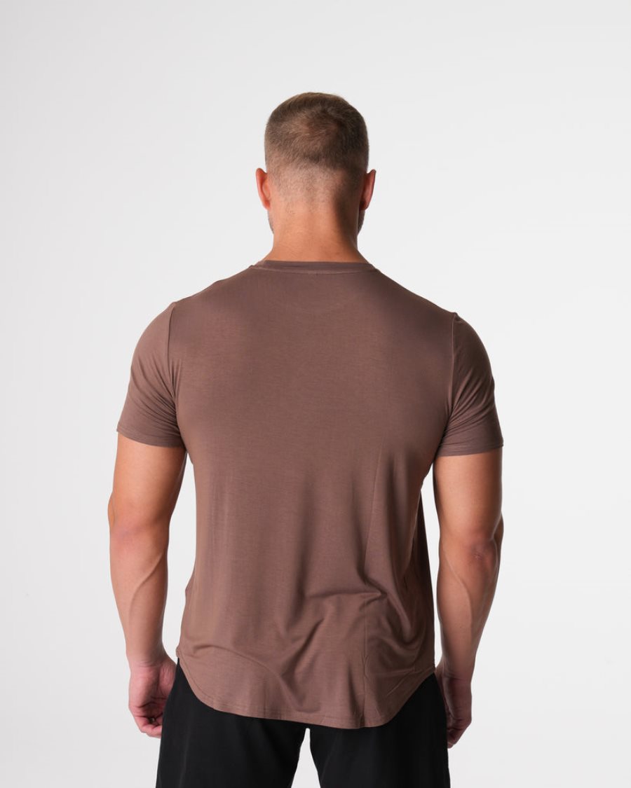 Brown Men's NVGTN Tech Fitted T Shirts Dubai | QAtQQXh5