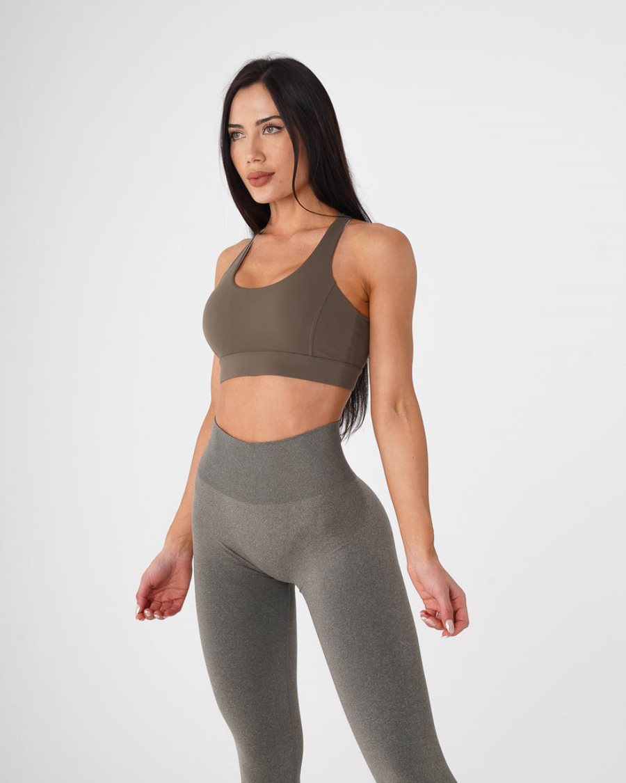 Khaki Green Women's NVGTN Reveal Sports Bra Dubai | vPksprNf