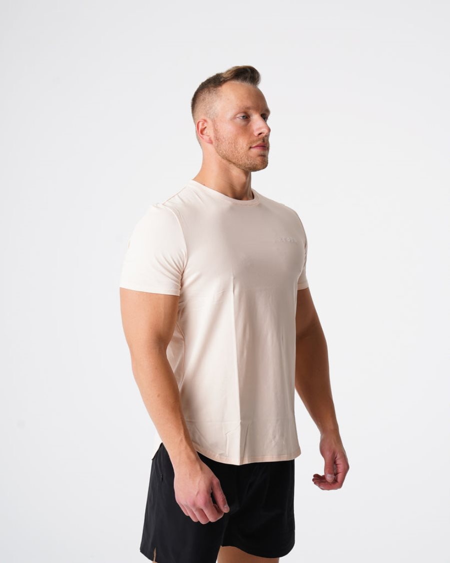 White Men's NVGTN Pulse Fitted T Shirts Dubai | P5MDOz5E