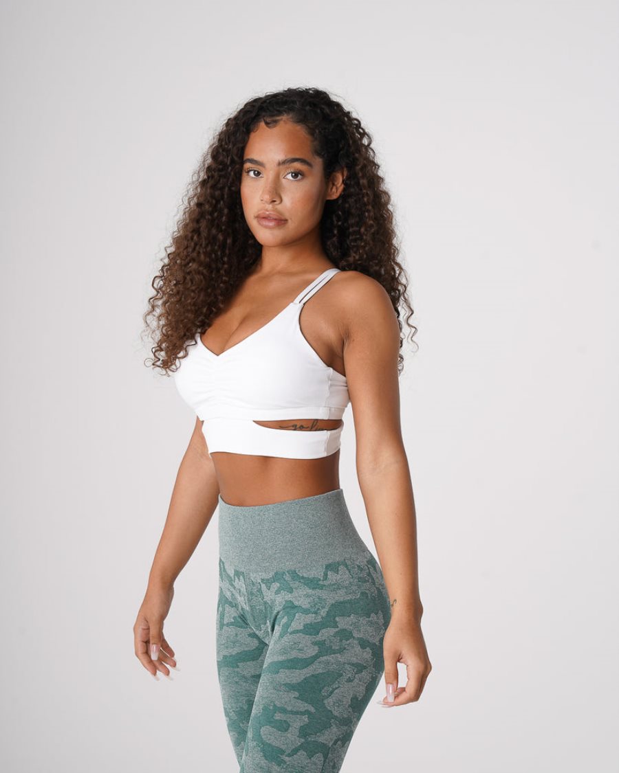 White Women's NVGTN Revolve Sports Bra Dubai | OilWTHgF